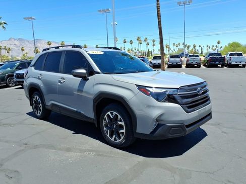 Used 2025 Subaru Forester Premium AWD/4WD image 1