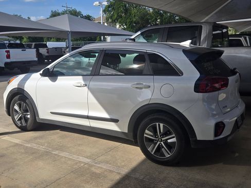 Used 2022 Kia Niro LXS FWD image 5