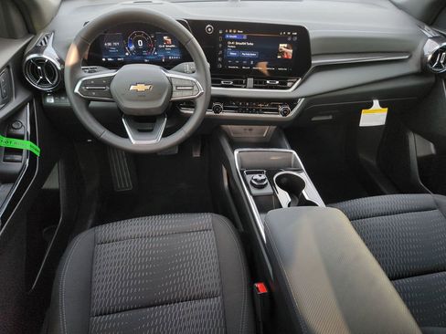 New 2026 Chevrolet Equinox LT image 18