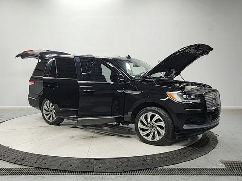 Used 2024 Lincoln Navigator Reserve AWD/4WD image 9