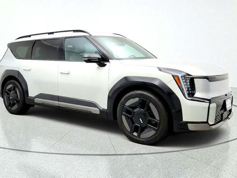 Used 2024 Kia EV9 GT-Line AWD/4WD image 3