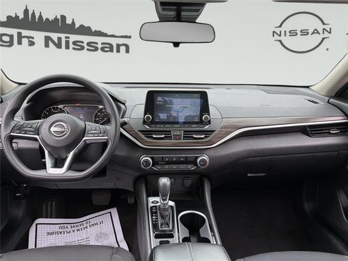 Used 2024 Nissan Altima 2.5 SV image 26