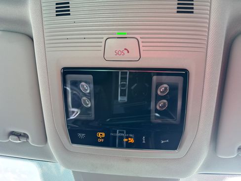 Used 2025 Volkswagen Atlas SE image 11