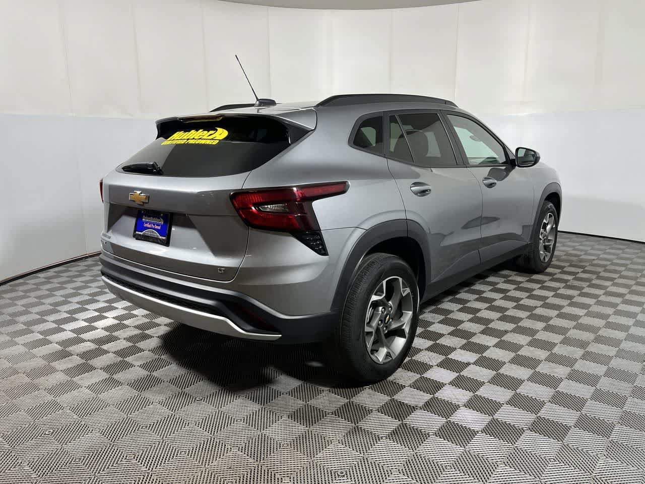 Used 2025 Chevrolet Trax LT FWD image 8