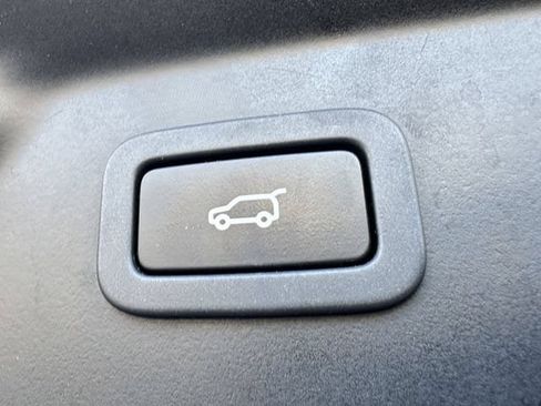 Used 2019 Land Rover Range Rover Velar S AWD/4WD image 34