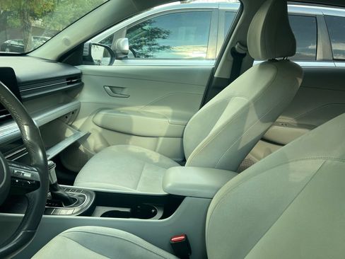 Used 2025 Hyundai Kona SEL FWD image 8