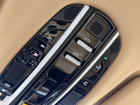 Certified 2023 Porsche Panamera 4 image 36