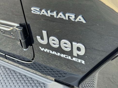 Used 2024 Jeep Wrangler Sahara w/ Technology Group AWD/4WD image 8