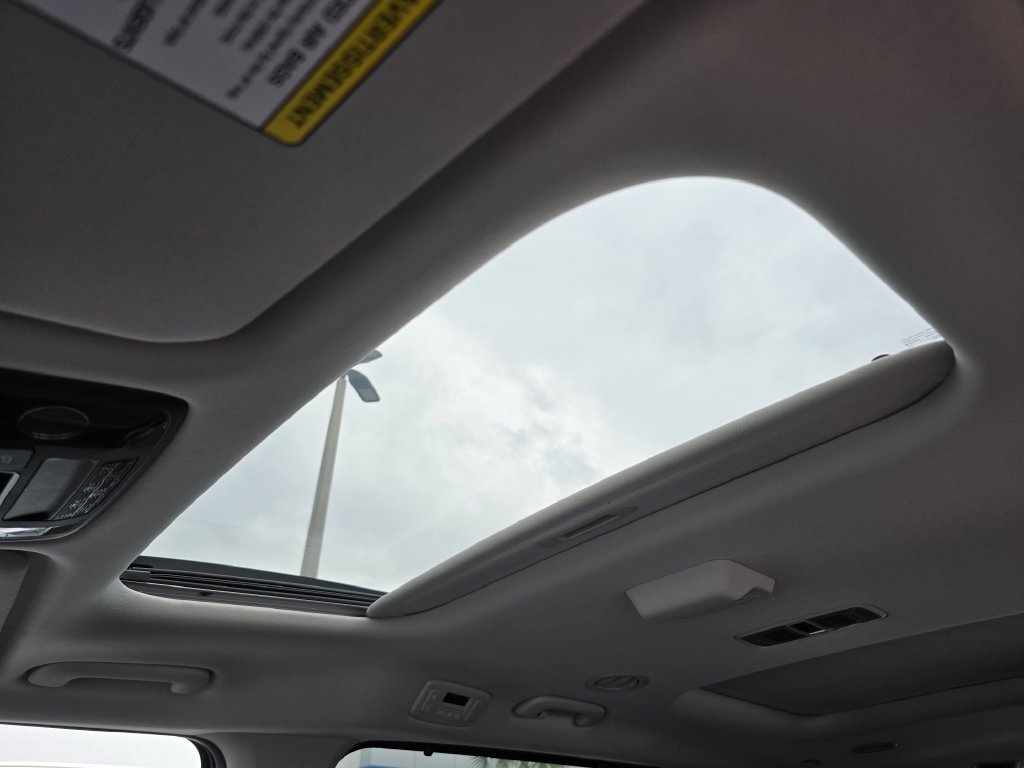 Certified 2025 Kia Carnival SX Prestige FWD image 22