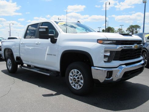 Certified 2025 Chevrolet Silverado 2500 LT w/ Convenience Package AWD/4WD image 3