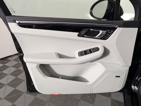 New 2026 Porsche Macan AWD/4WD image 25