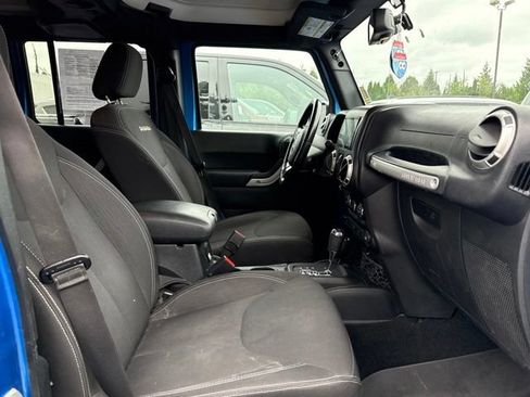 Used 2016 Jeep Wrangler Unlimited Sahara AWD/4WD image 14