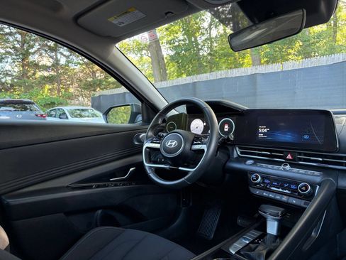 Used 2025 Hyundai Elantra SEL FWD image 35