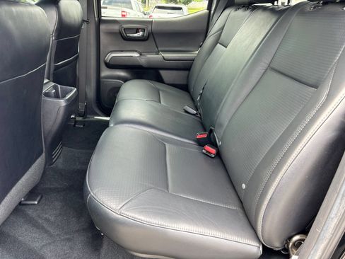 Used 2022 Toyota Tacoma Limited AWD/4WD image 16