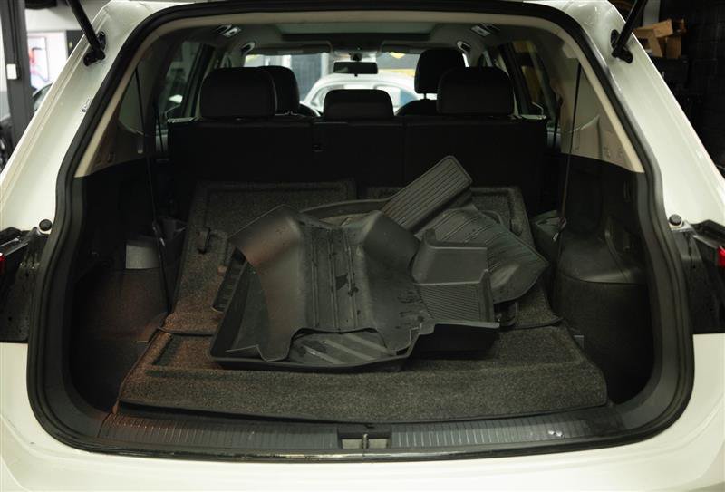 Used 2020 Volkswagen Tiguan SE R-Line FWD image 7
