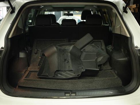 Used 2020 Volkswagen Tiguan SE R-Line FWD image 7