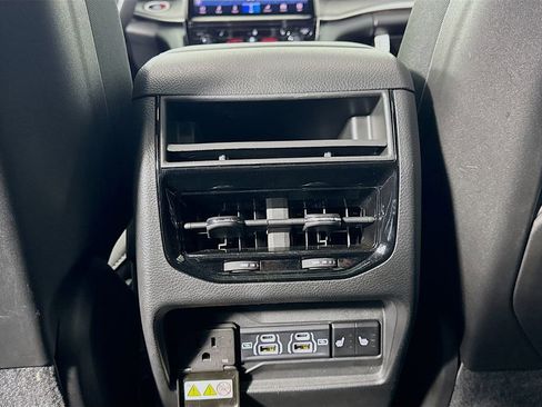 Used 2025 Jeep Grand Cherokee Limited w/ Black Appearance Package image 32