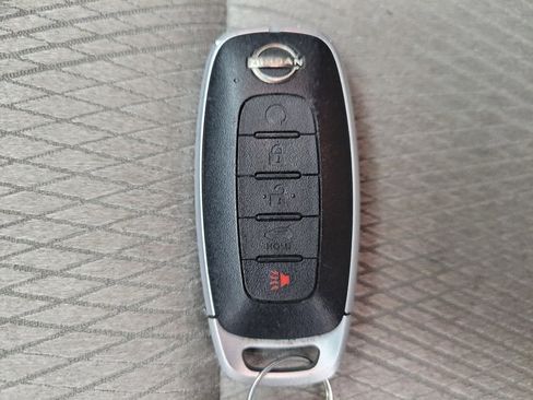 Used 2025 Nissan Rogue SV AWD/4WD image 32