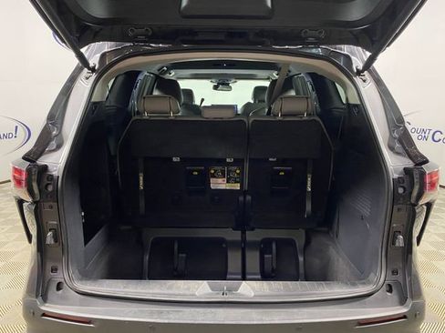 Used 2025 Toyota Sienna XLE FWD image 7
