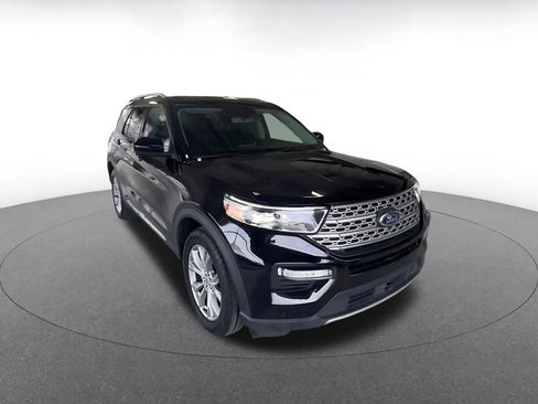 Used 2023 Ford Explorer Limited image 3