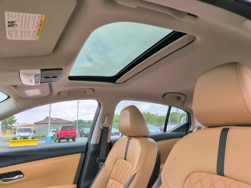 Used 2023 Nissan Sentra SV w/ SV Premium Package FWD image 27