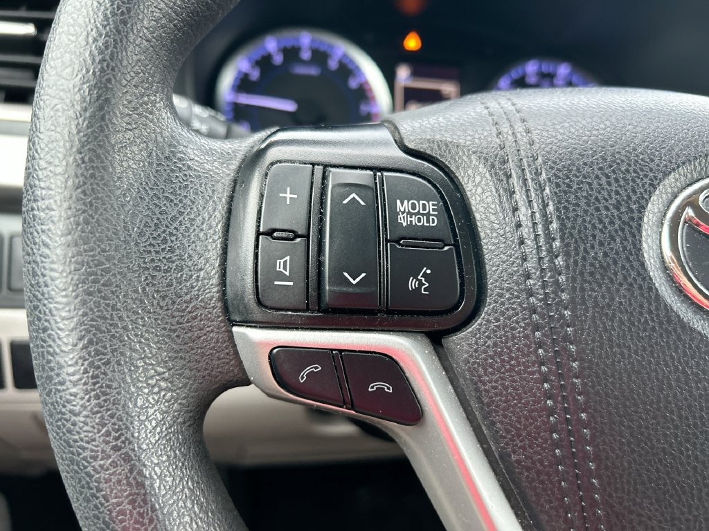 Used 2019 Toyota Highlander LE FWD image 15