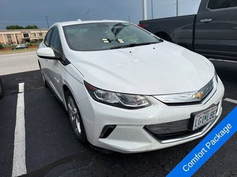 Used 2017 Chevrolet Volt LT w/ Comfort Package FWD image 3