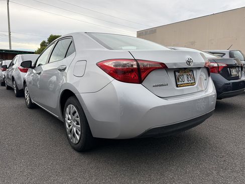 Used 2018 Toyota Corolla LE image 2