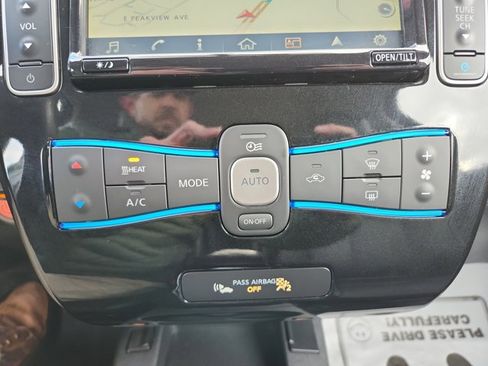 Used 2017 Nissan Leaf SL image 19