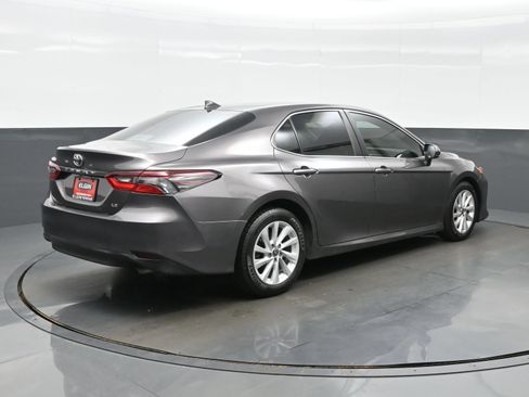 Used 2022 Toyota Camry LE FWD image 6