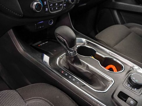 Used 2023 Chevrolet Traverse LT image 18