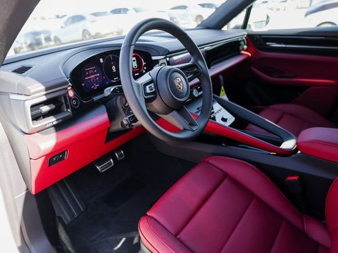 New 2025 Porsche Macan 4S Electric image 4