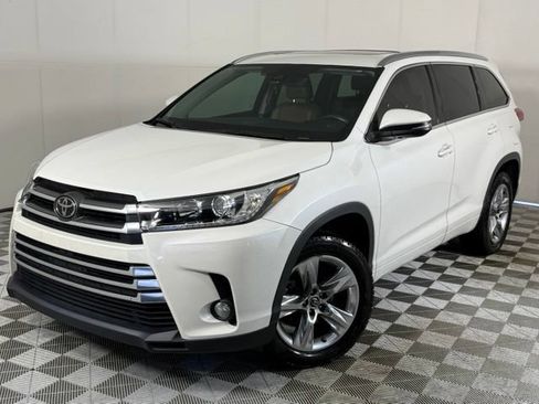Used 2018 Toyota Highlander Limited FWD image 1