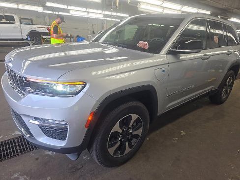 Used 2024 Jeep Grand Cherokee Limited 4xe AWD/4WD image 4