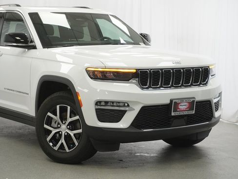 Certified 2024 Jeep Grand Cherokee Limited image 3