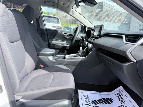 Used 2019 Toyota RAV4 LE w/ All Weather Liner Package AWD/4WD image 25