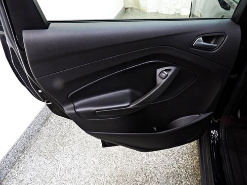 Used 2017 Ford C-MAX SE image 9