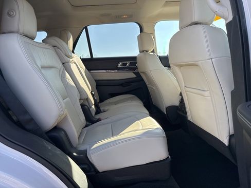 Used 2017 Ford Explorer Platinum image 14