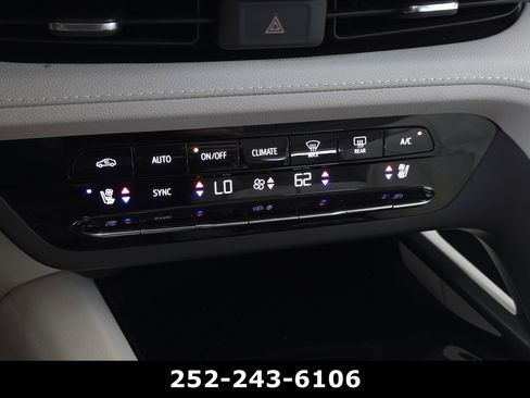 Used 2023 Buick Envision Avenir FWD image 17