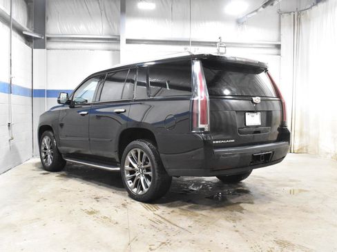Used 2020 Cadillac Escalade Premium Luxury w/ Escalade Sport Edition AWD/4WD image 26