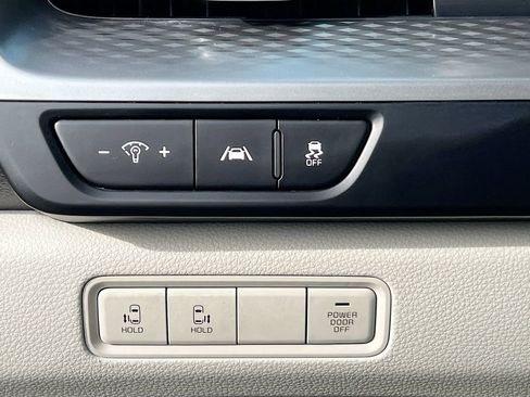 Used 2024 Kia Carnival LX FWD image 10