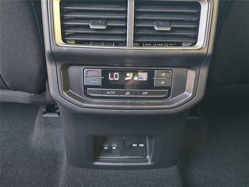 New 2026 Volkswagen Atlas SE FWD image 12