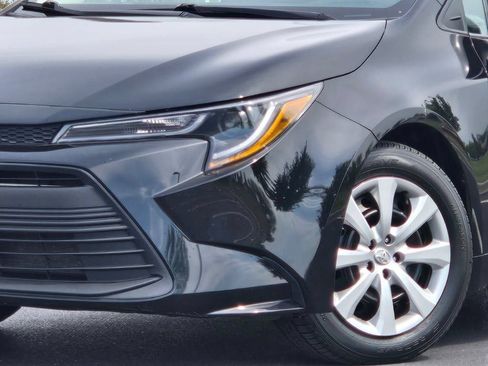 Used 2024 Toyota Corolla LE FWD image 2