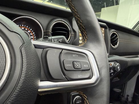 Used 2023 Jeep Wrangler Unlimited Sahara AWD/4WD image 17