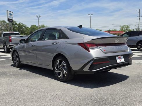 Used 2025 Hyundai Elantra Sport FWD image 3