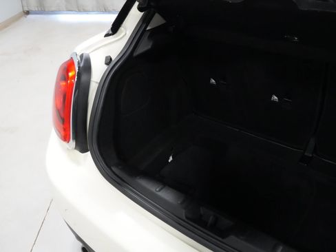 Used 2019 MINI Cooper 4-Door Hardtop image 22