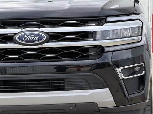 Used 2024 Ford Expedition Limited image 8