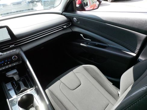 Used 2023 Hyundai Elantra SEL w/ Convenience Package FWD image 11