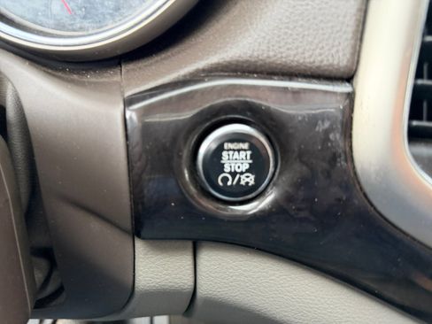 Used 2012 Jeep Grand Cherokee Laredo image 30