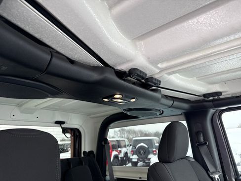 Used 2022 Jeep Wrangler Willys image 11